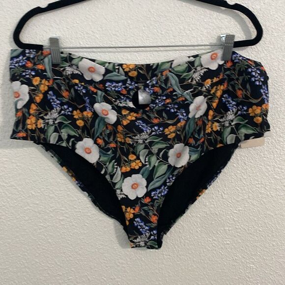 NWT- Body Glove- Two piece swimsuit-Drew top, Woodstock bottoms- Size 3X - Picture 10 of 16
